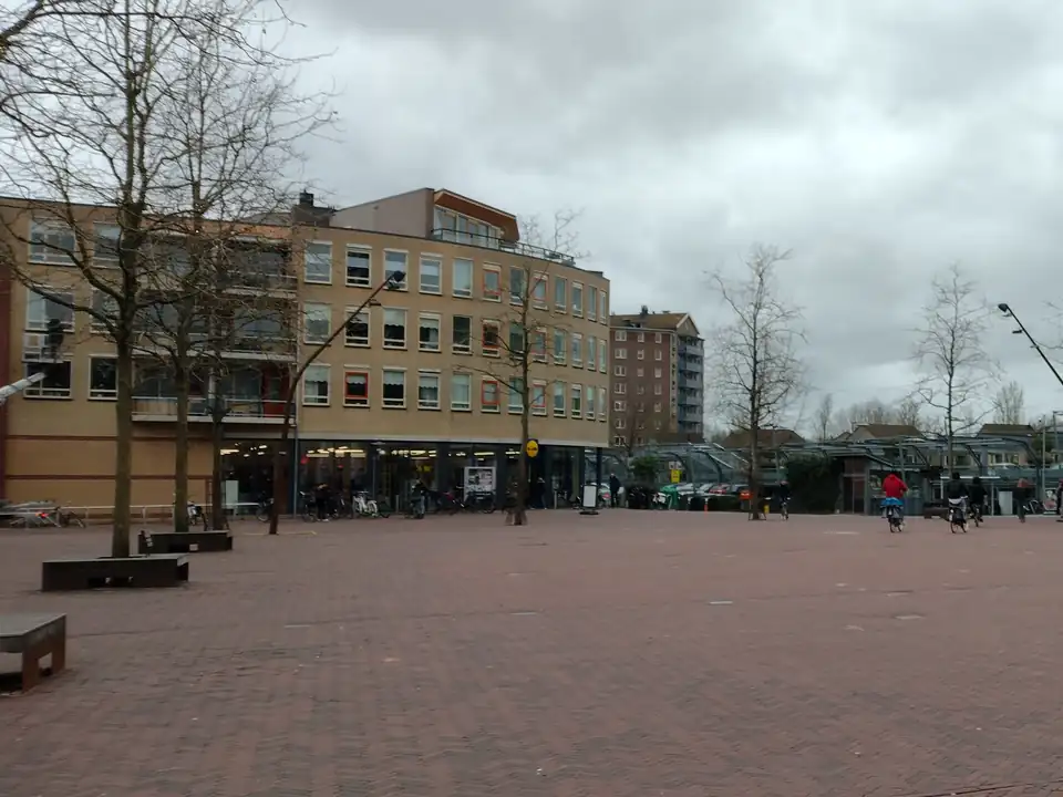 Plein en bebouwing aan de Markt in Hardenberg