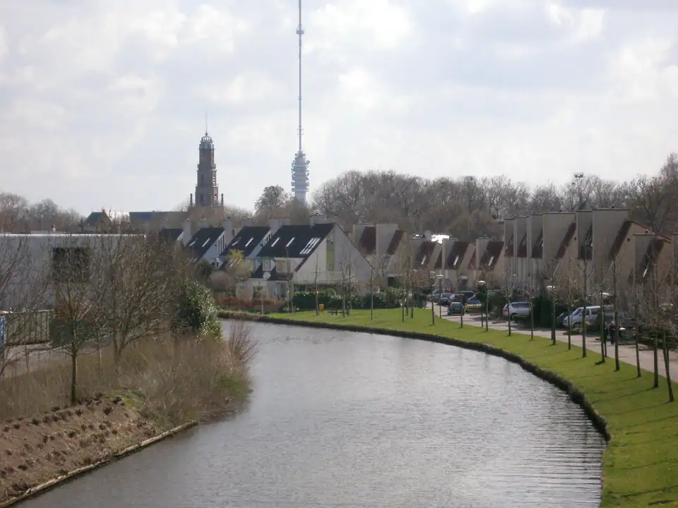 Hollandse IJssel met de basiliektoren in IJsselstein