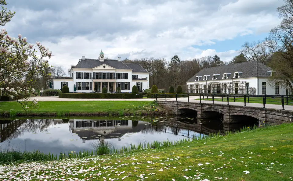 Landgoed Engelenburg in Brummen met brug en vijver