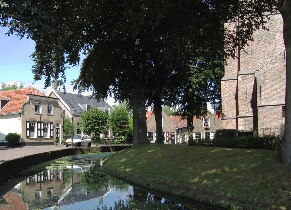 Water en historische bebouwing aan de Kerksingel in Ridderkerk