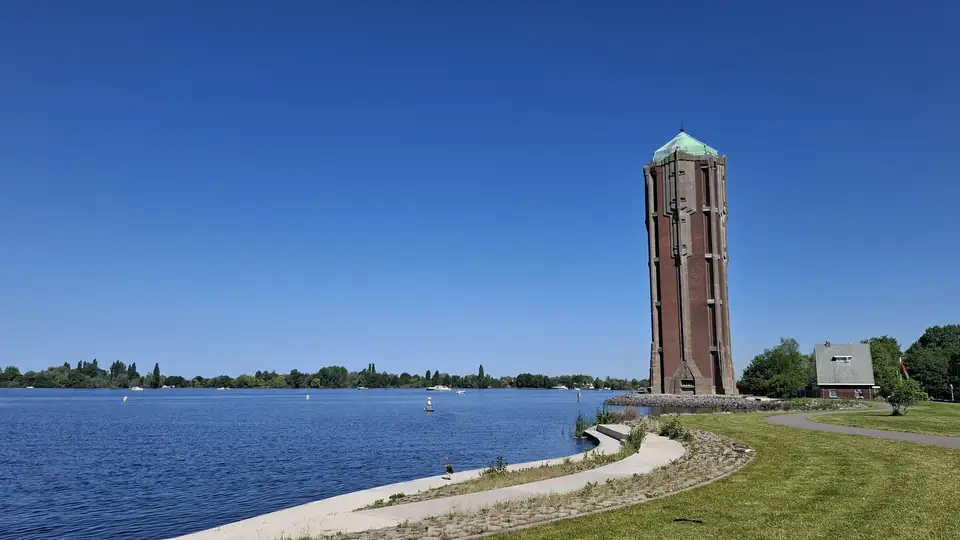De watertoren bij de Westeinderplassen in Aalsmeer