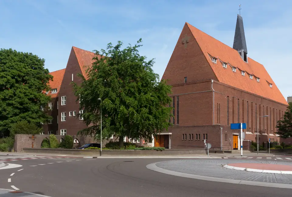 De Paterskerk aan de straat in Venray